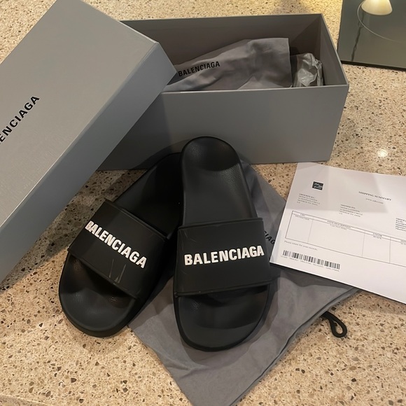 Balenciaga slides - Picture 1 of 3